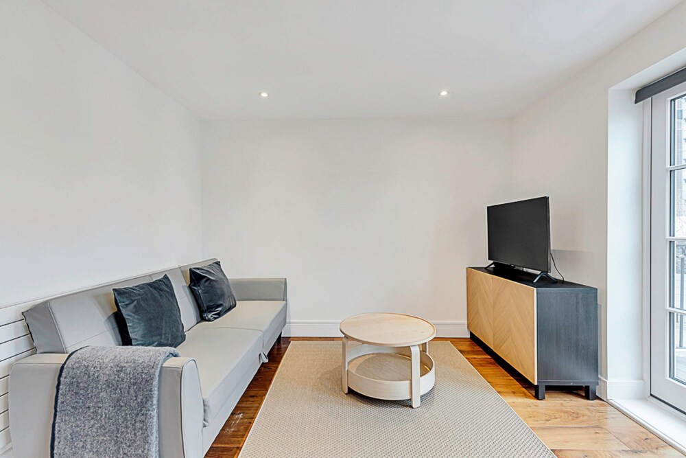Chiswick Charm: 1 Bed Gem