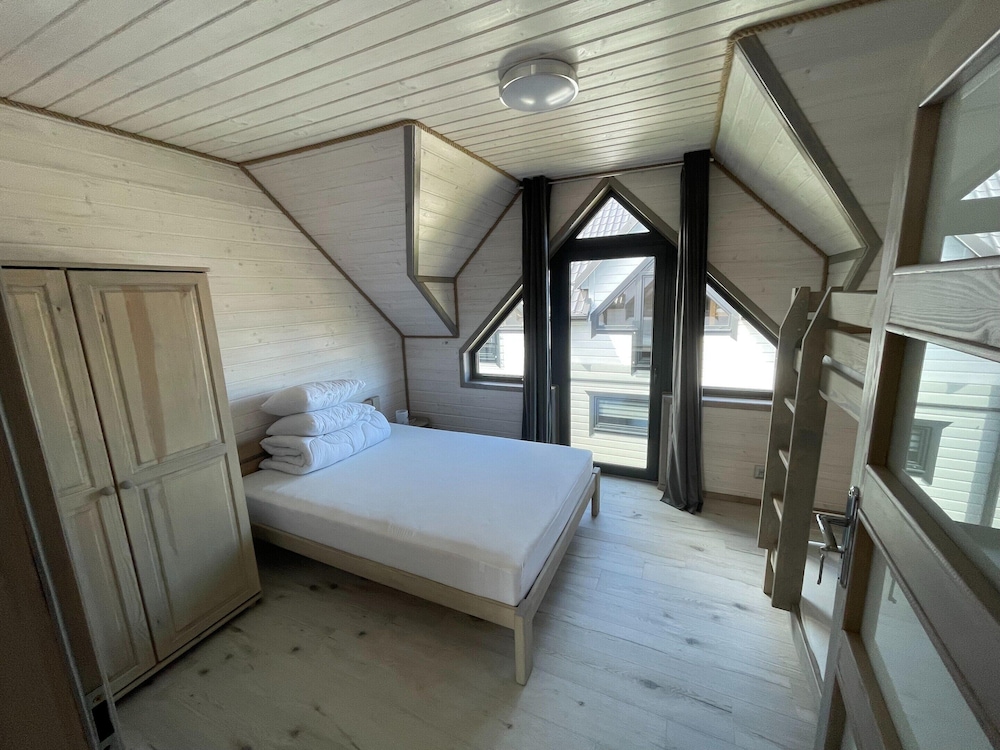Holiday Homes Near the Beach, Sauna, Jacuzzi