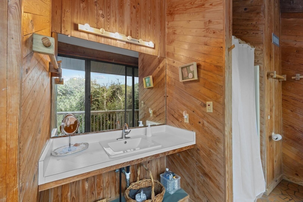 Beach Grove 3 Bedroom Home