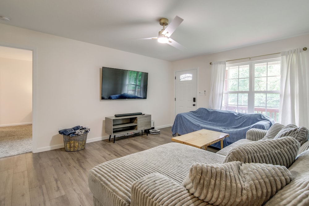 Commuter-friendly Home: 3 Mi to Dtwn Knoxville!
