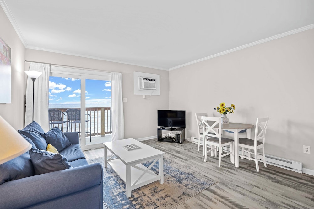 Steps to Sand! 3rd-floor North Topsail Beach Condo