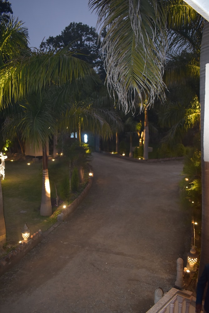 3 Acres Resort
