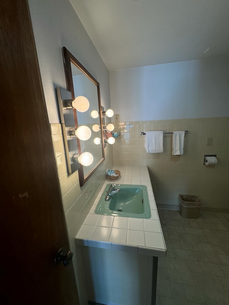 Sunset Oceanfront Lodging