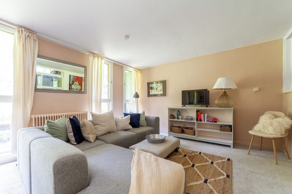 Mezzanine 3-bed In Central London