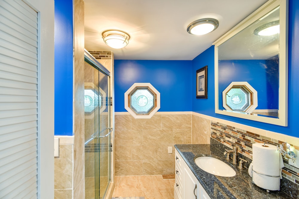Massachusetts Vacation Rental: 5 Mi to Fall River
