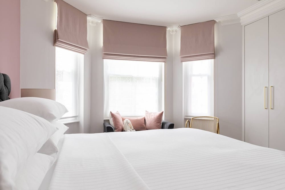 Westbourne Park Road Xviii by Onefinestay