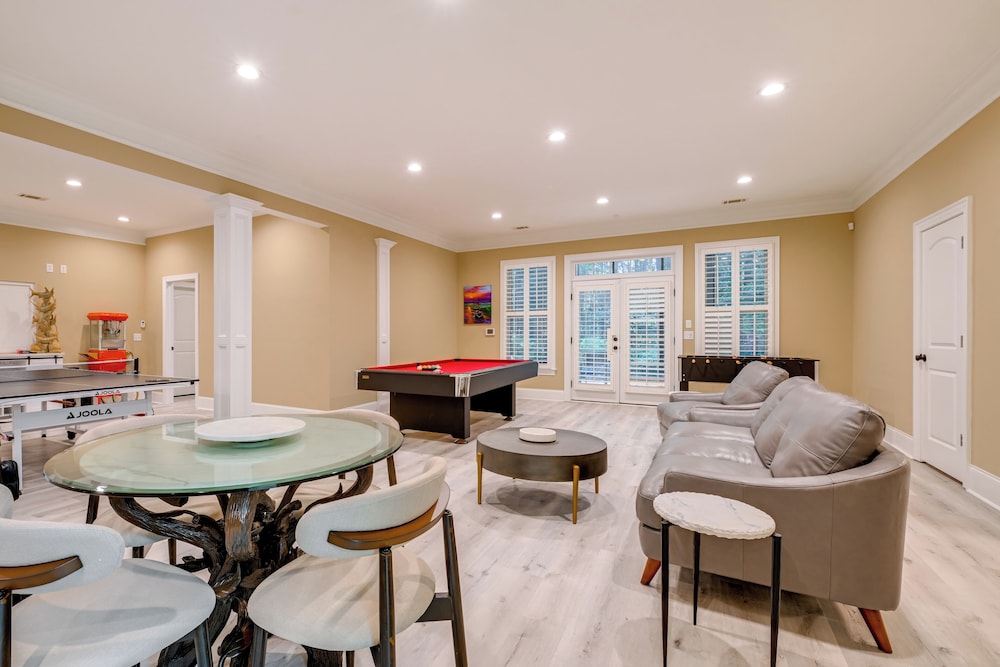 Hike & Explore! Luxe Retreat Near Lake Norman
