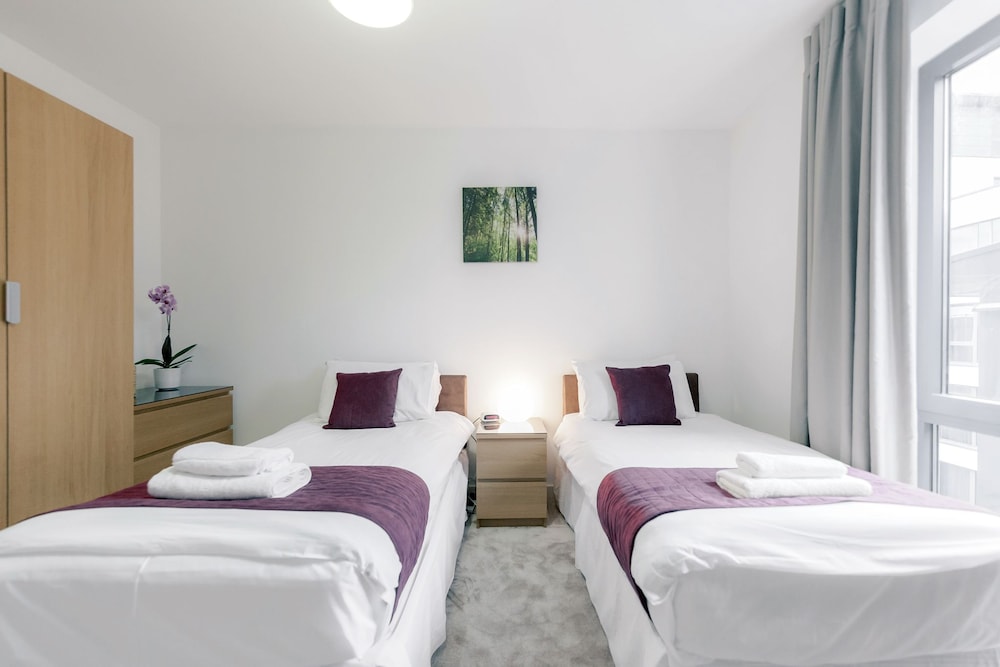 Guildford Vacations - Roomspace Apartments -The Residence - Property Image 2