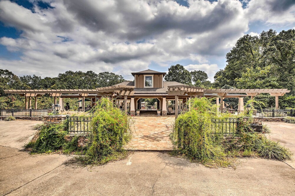 Lake Allatoona Area Studio w/ 2 Decks & Farm Views