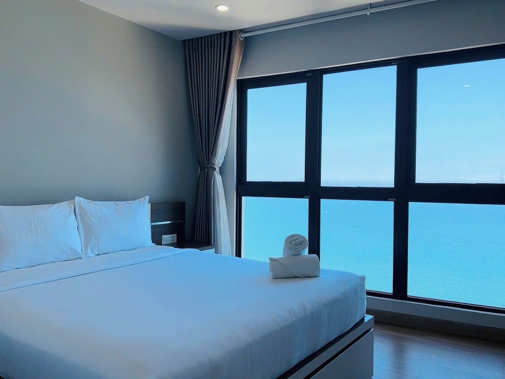 Gold Coast Balcony Serviced Apartment