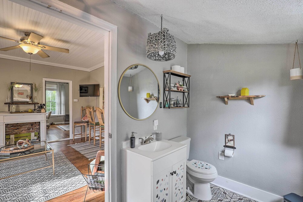 Stylish Woodfin Home w/ Backyard & Fire Pit view 3
