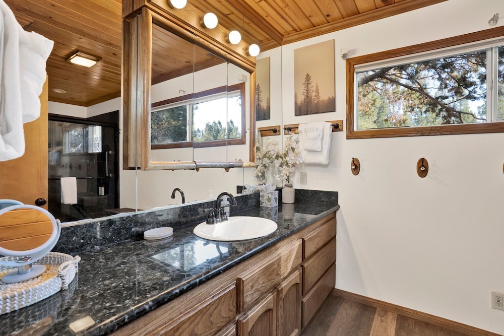 Entertainment Cabin #610