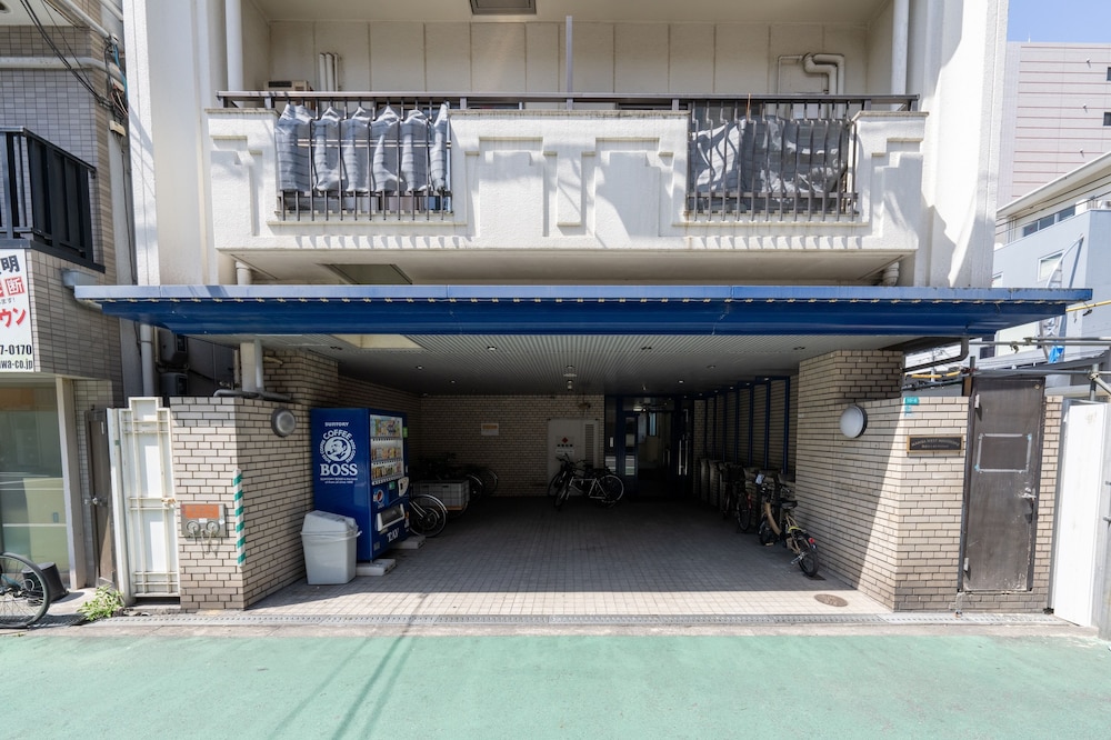 Namba West 5 connecting room