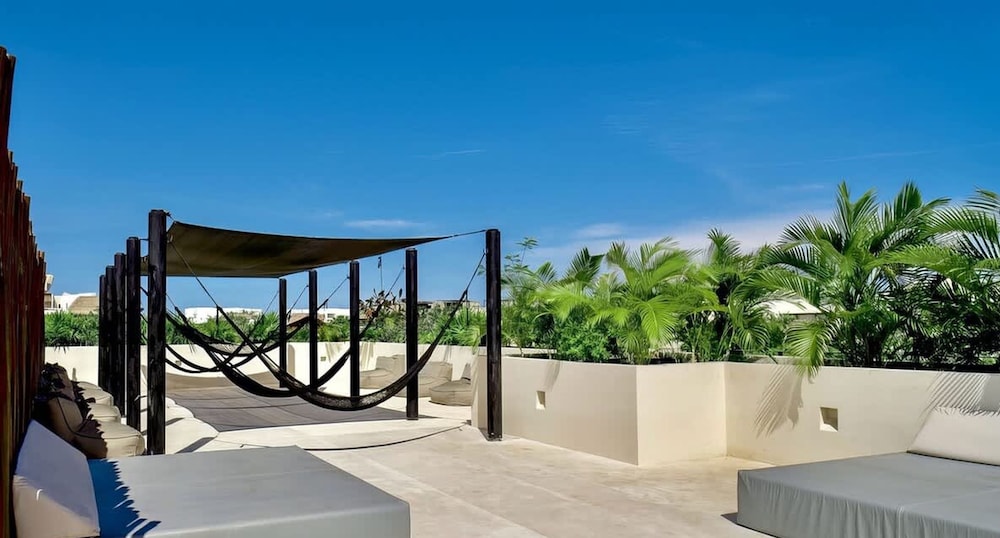 2 Br Prime Location Amazing Rooftop Pool