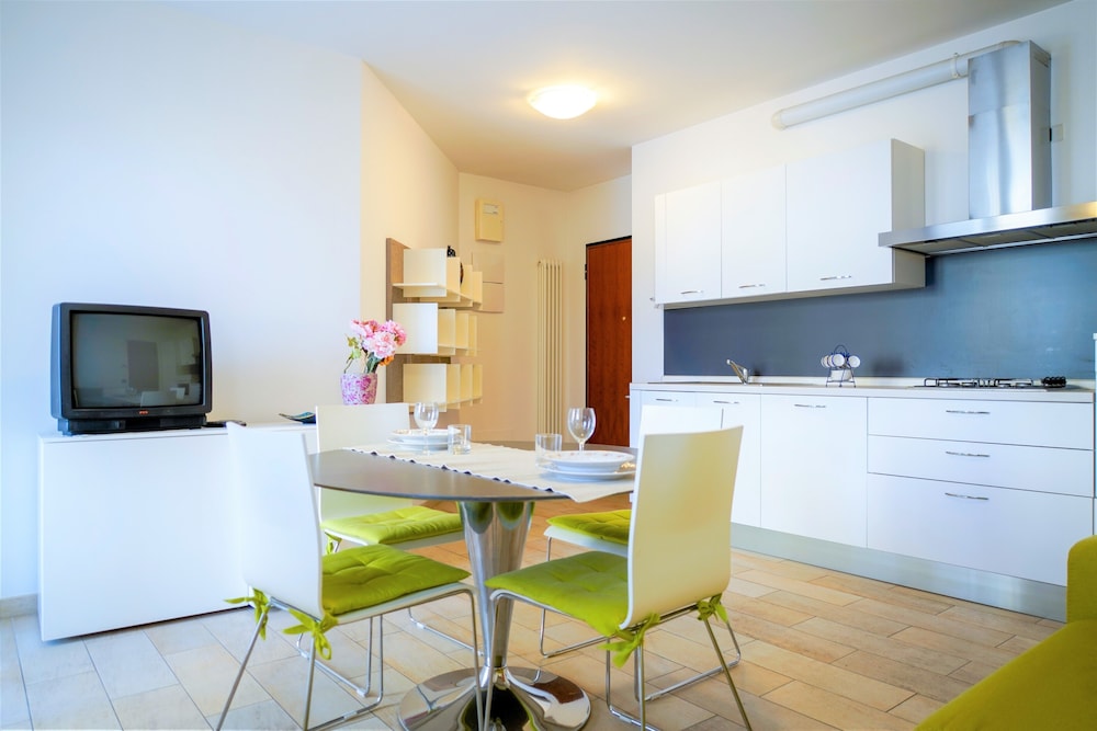 Viserbella Cozy Apartment view 4