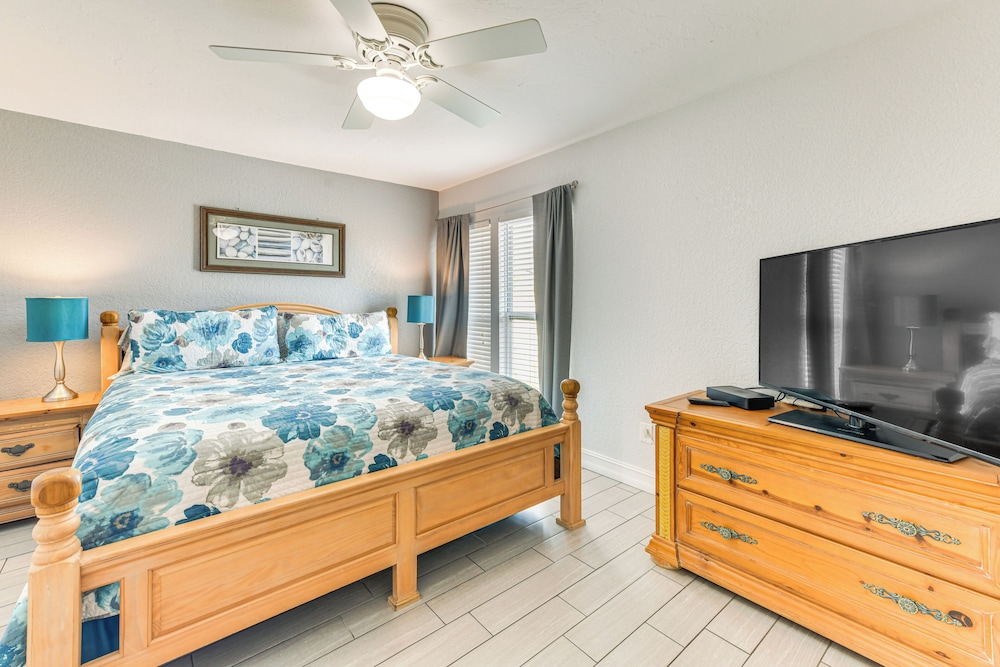 Explore Sarasota: Condo w/ Pool Access, Near Dtwn