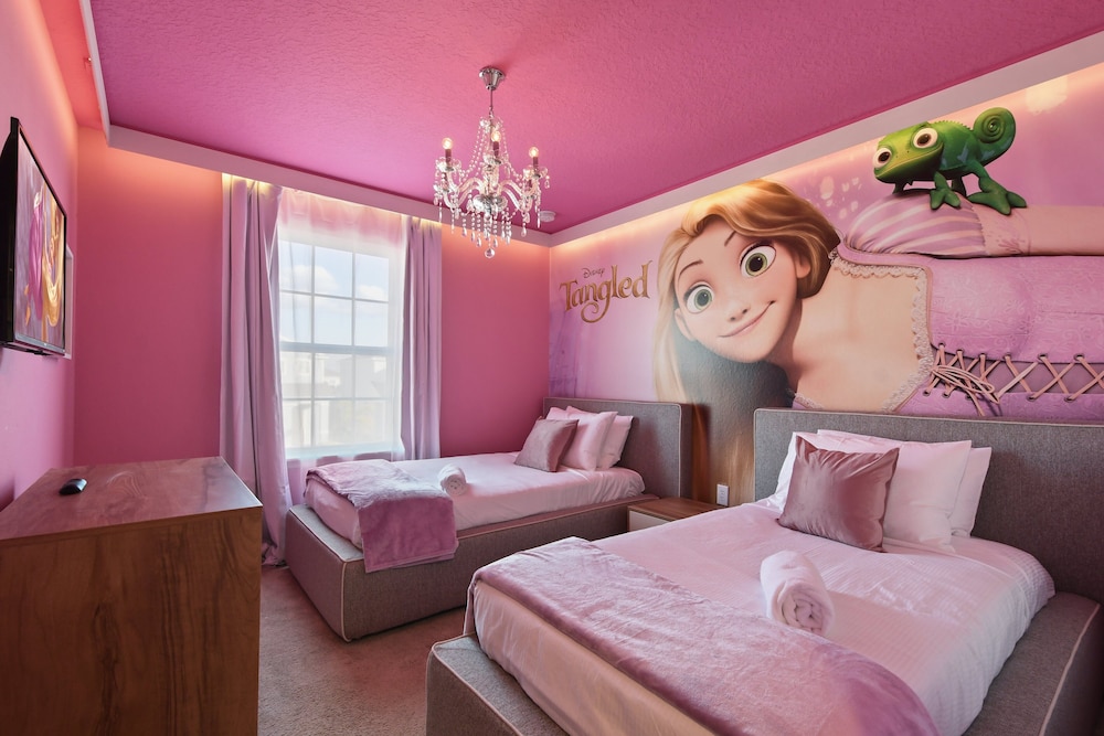Lux Family Home in Exclusive Windsor Island Resort