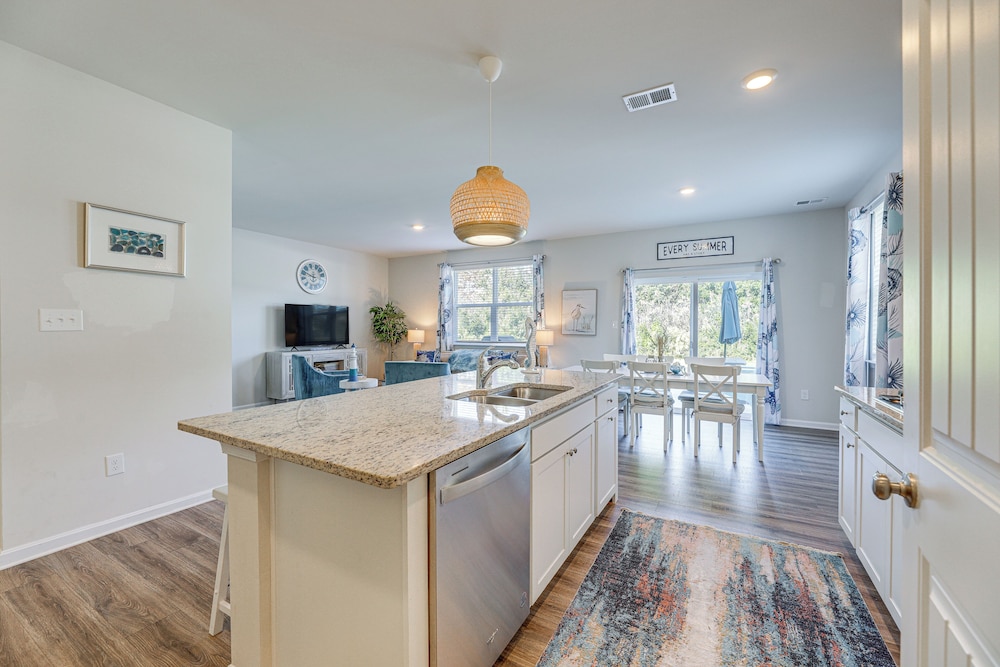 Game Room + Patio: Spacious Ocean View Home