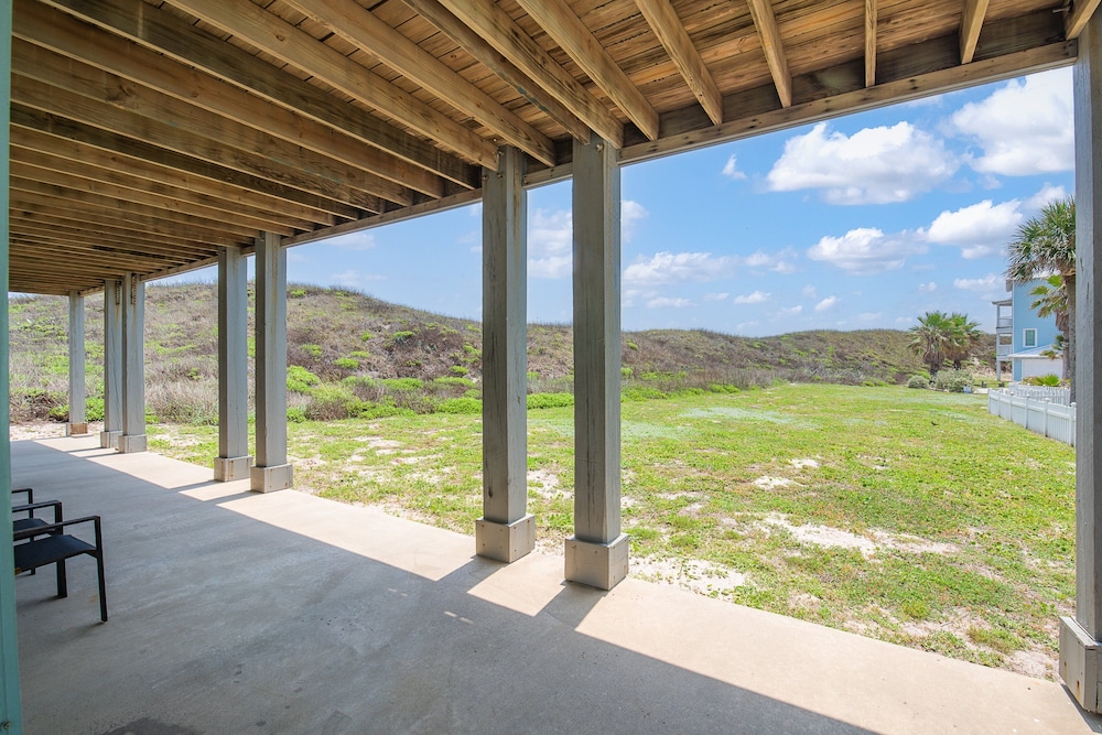 Beach Front Baby Ocean Views, Golf Cart & Pet Friendly!
