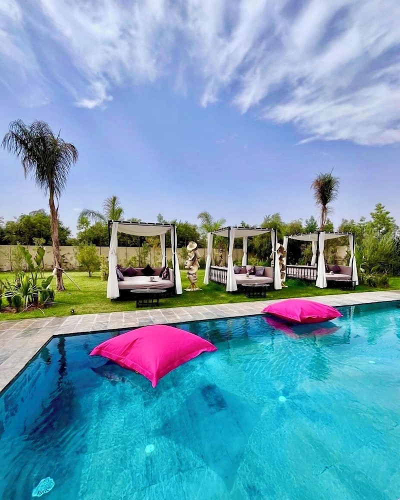 VILLA HASARD