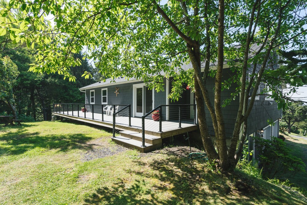Anchor's Retreat by Avantstay Gorgeous Clift Top Views w/ Incredible Patio view 4