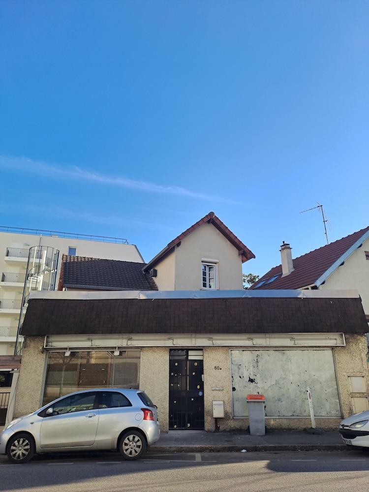 Oliasi Poissy