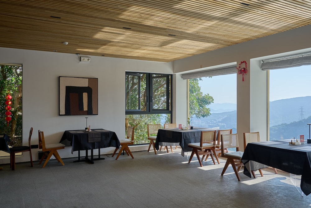 Miyue Shenzhen Tianlu Secret Wild Wizard Holiday Hotel