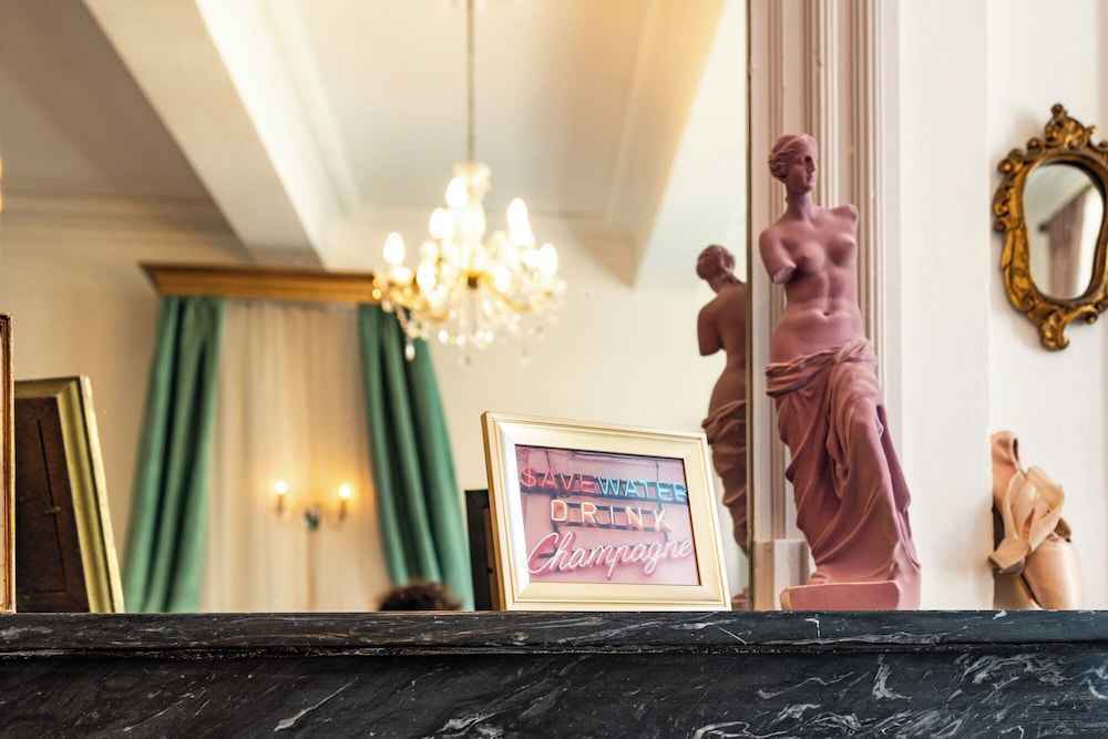 Hotel Champagne House - Image 1