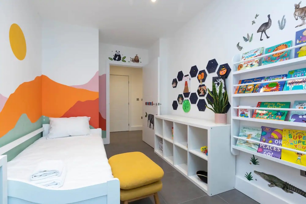 Modern Family Friendly 2 Bedroom Flat in Hackney Wick