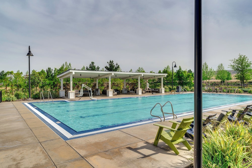 Pool Paradise: Spacious Tracy Home w/ Yard!