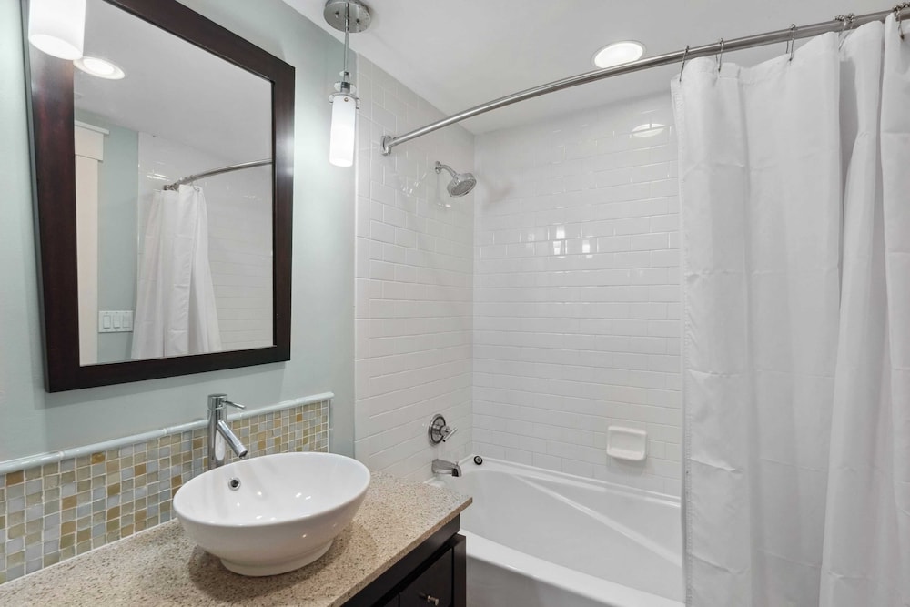 Studio Condo in Luxe Sandestin Resort w/ Balcony, Pool, + Walk to Baytowne Wharf