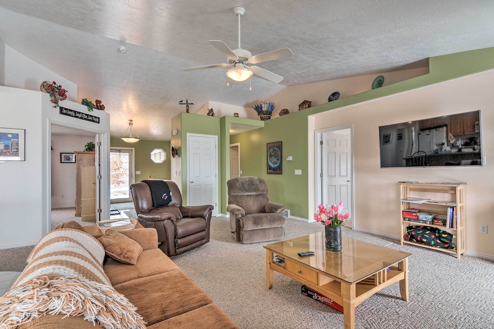 Aurora Vacations - Outdoorsy Utah Paradise w/ Mountain Views! - Property Image 2