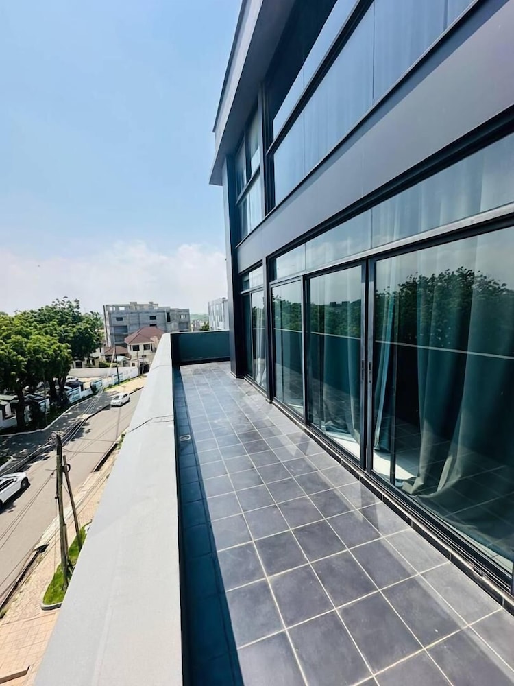 Embassy Gardens Studio Suite
