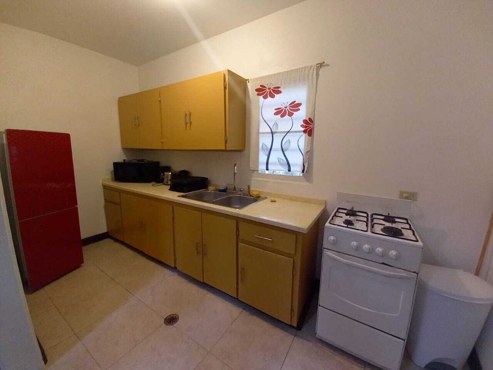 La Casa de Joy Airport Apartments