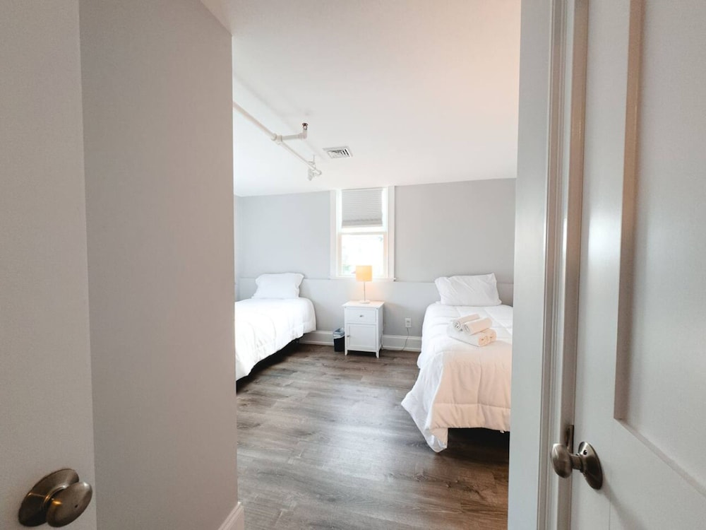 Water Access 5-bed 2-bath Retreat