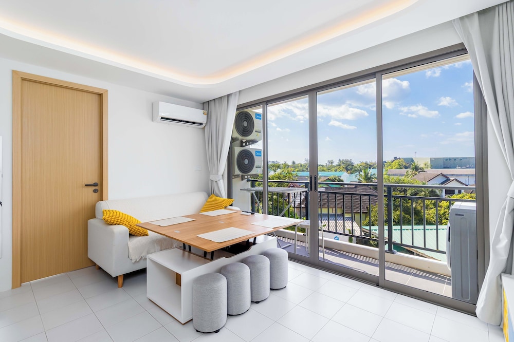 2BR Close to Beach Pool Views C256