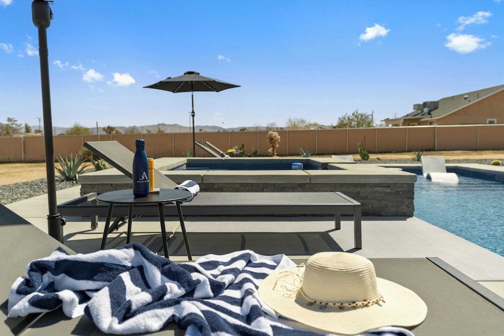 Bocce, Pool+spa, Game Room, Firepit Modern Oasis Yucca Haven by Avantstay