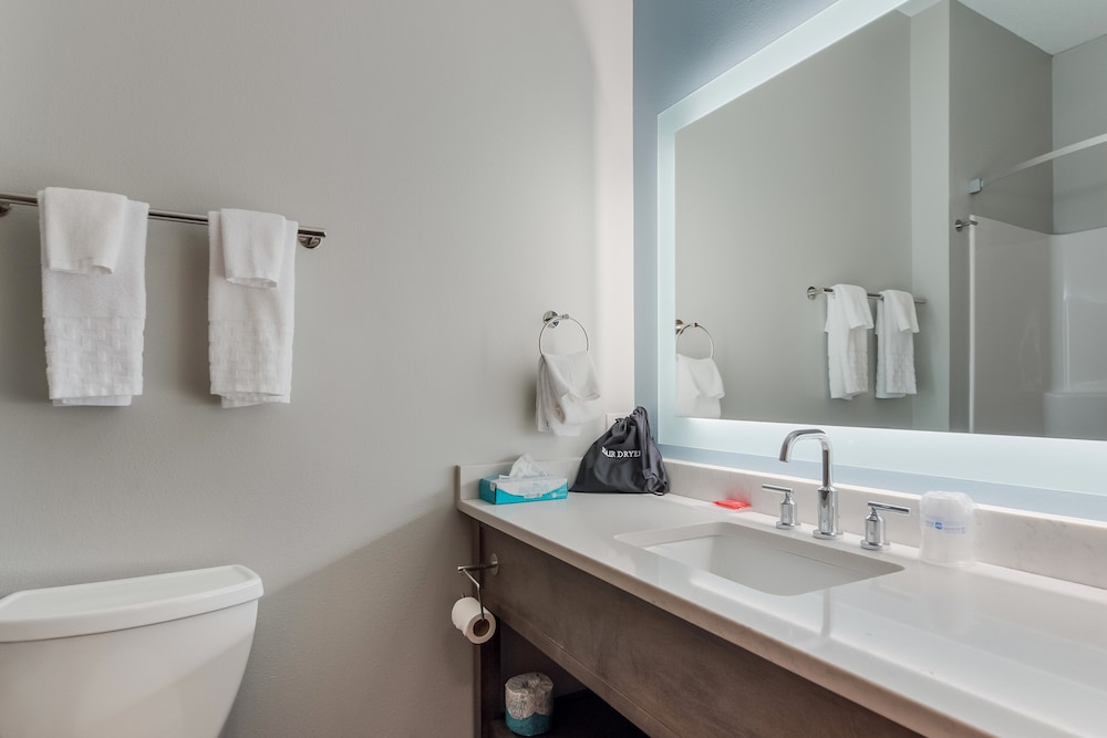 New York City Vacations - SureStay Plus Hotel by Best Western Highland Poughkeepsie - Property Image 16
