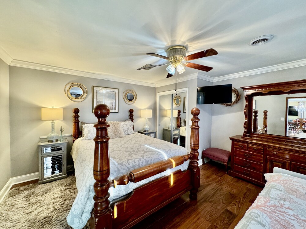 Seven Swings Inn 2 Bedroom Home by Redawning view 3