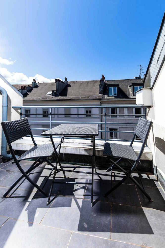 Modern Apartment - AC- 1br-2p- Geneva