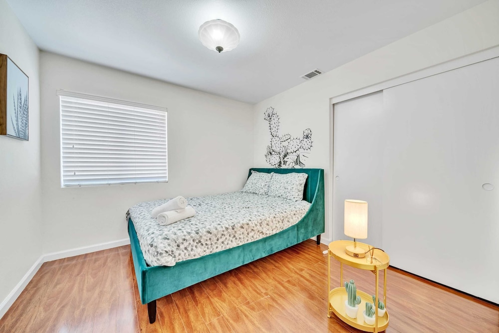 @marbella Lane - 4BR Lavish Castle Retreat