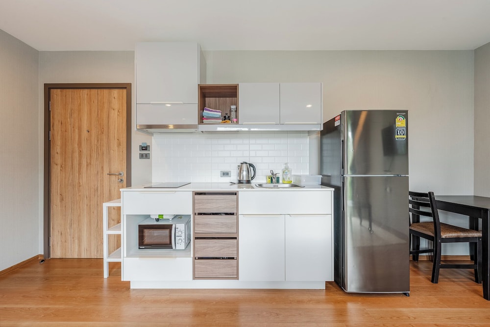 Modern Condo Walk to Rawai Beach C188