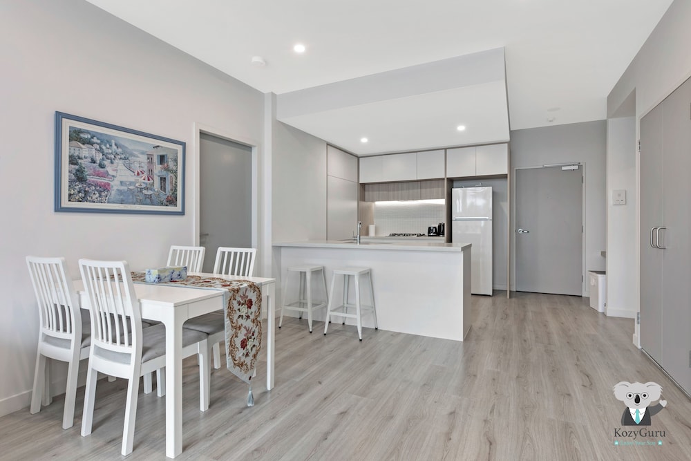 Kozyguru | Penrith | 2 Bed 2 Bath Apt Free Parking