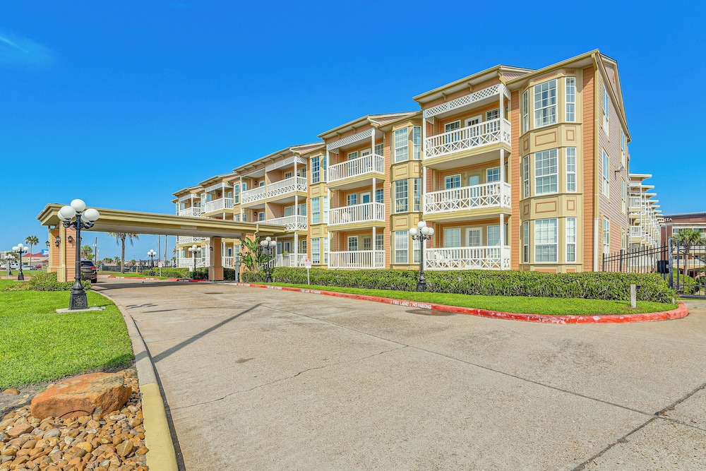 Pool & Hot Tub Access: Beachside Galveston Condo!