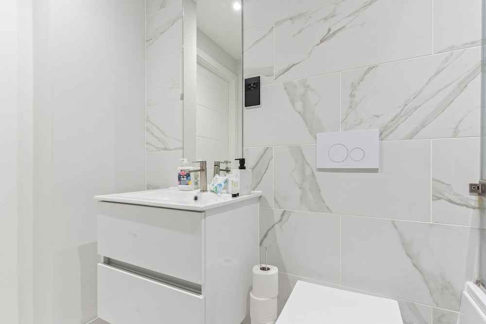 Meadow Haven 2 Bed 2 Bath, On-street Park, Netflix