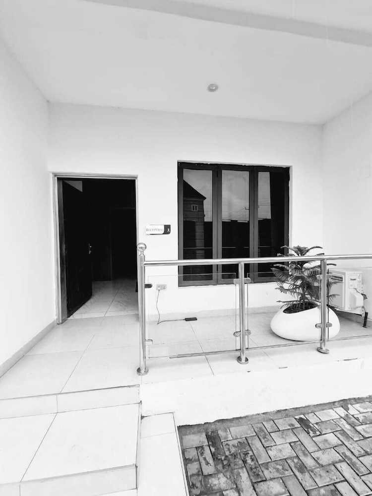 Nook and Cranny Apartment