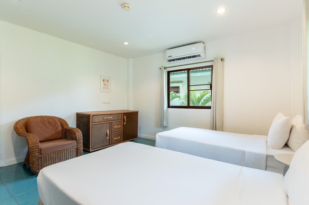 Dolphin Bay Beach Resort