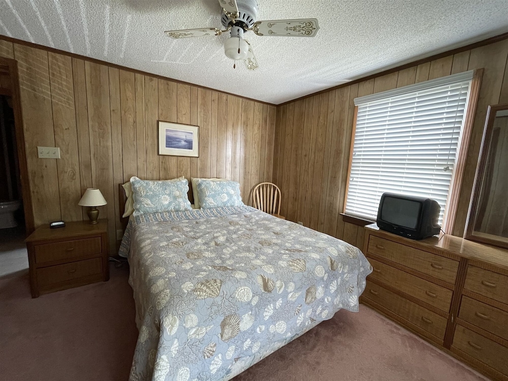 Southern Star 5 Bedroom Cottage by RedAwning view 4