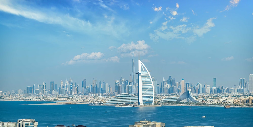 LUX  Iconic Views at Palm Tower Studio 2