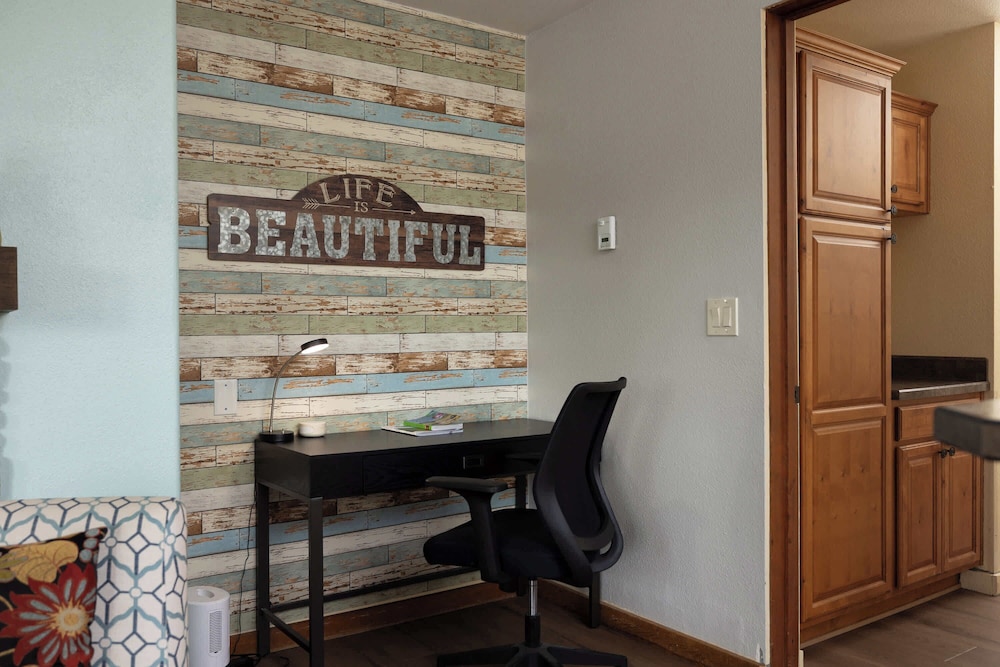 High Desert Retreat - For 4!